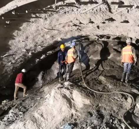 龙岩拱顶带模注浆料的施工流程及注意事项